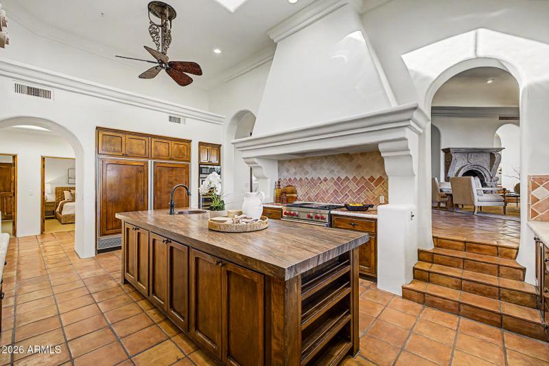Gourmet kitchen