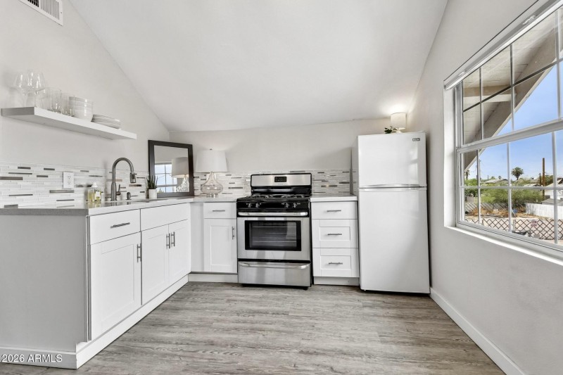 ADU/4th Bedroom/Split Master Kitchen
