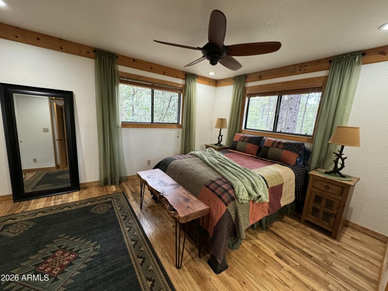 Primary Bedroom (5)