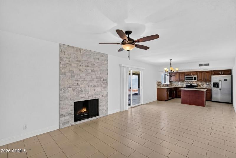 008E Lupine Ave_web