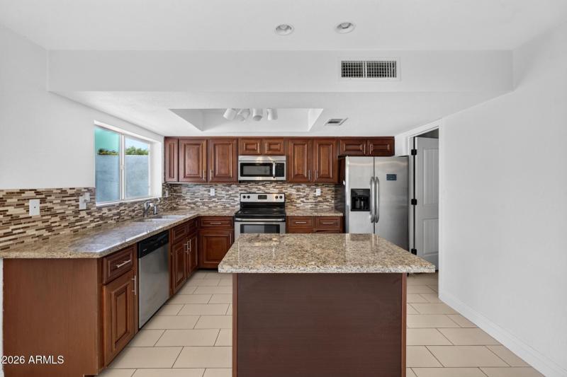 009E Lupine Ave_web