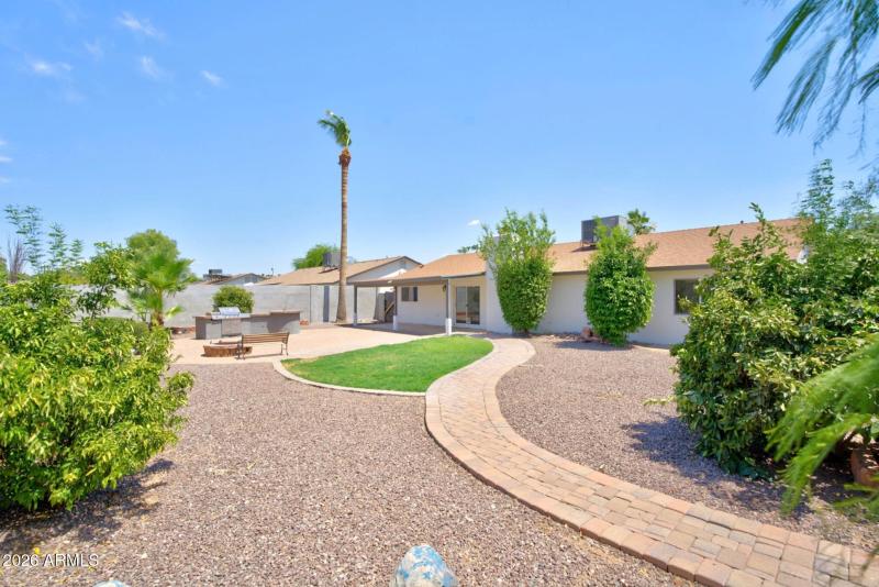 014E Lupine Ave_web