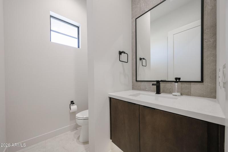 CC5 39 I Powder Room 1