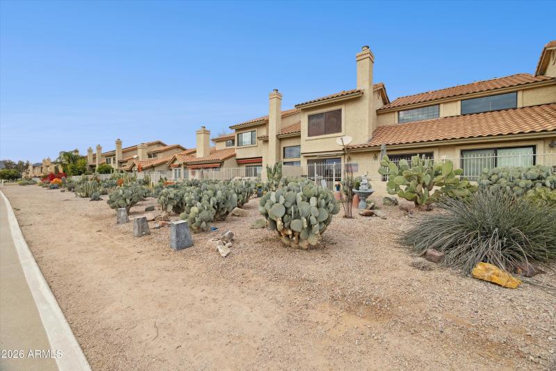 39-7949 E Joshua Tree Ln - 040.jpg