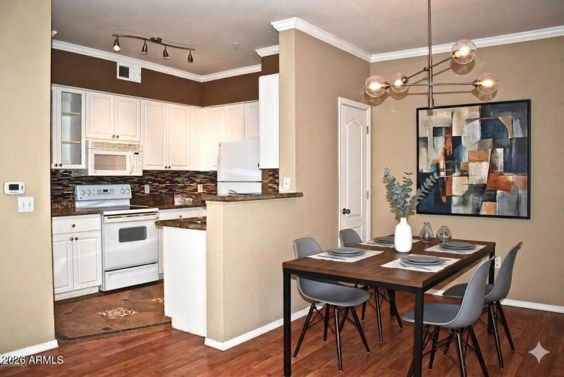 Dining area 474
