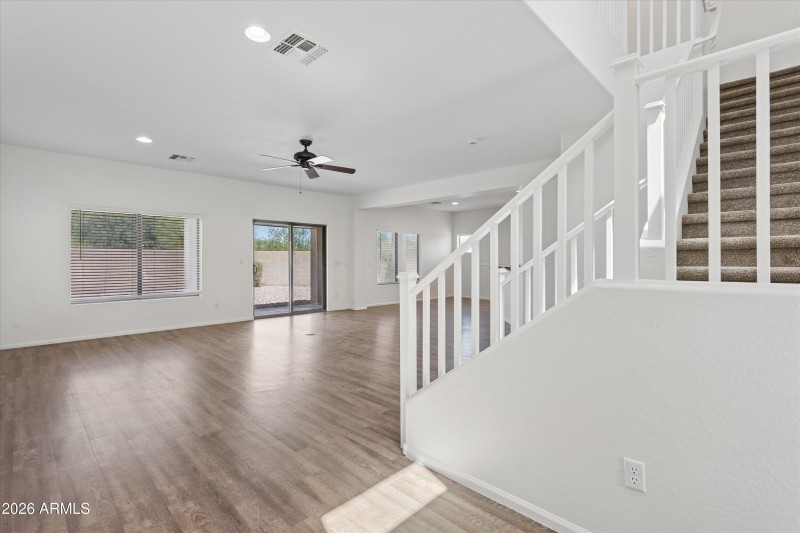 04-26th avenue living space