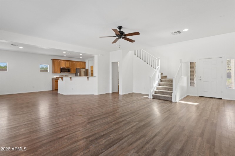 06-26th avenue living space 2