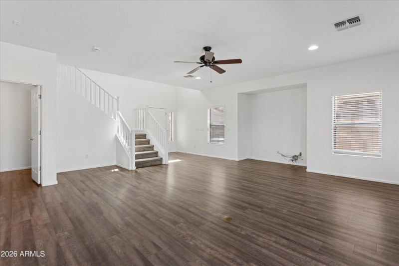 07-26th avenue living space 4