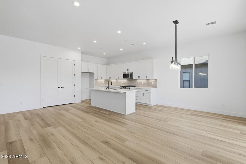 16-Kitchen