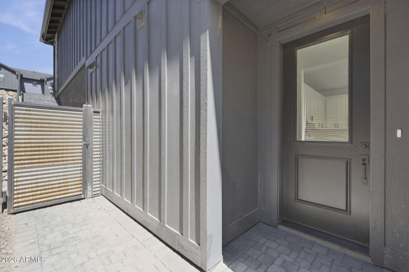 46-Adu - Entrance
