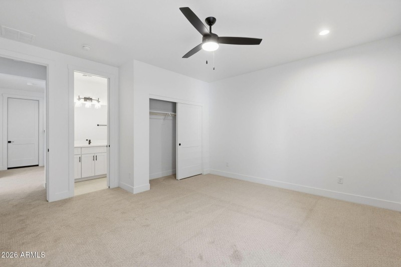 52-Adu - Bedroom