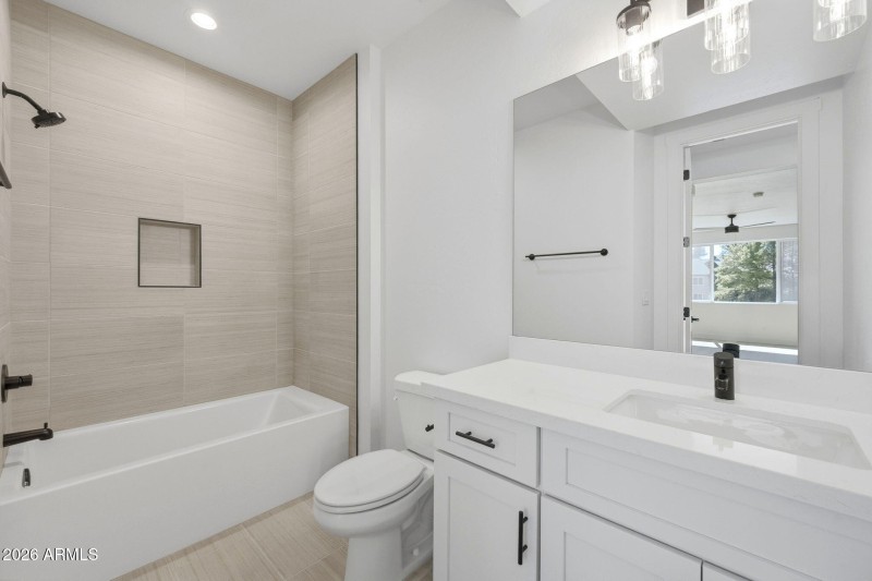 55-Adu - Bathroom(2)