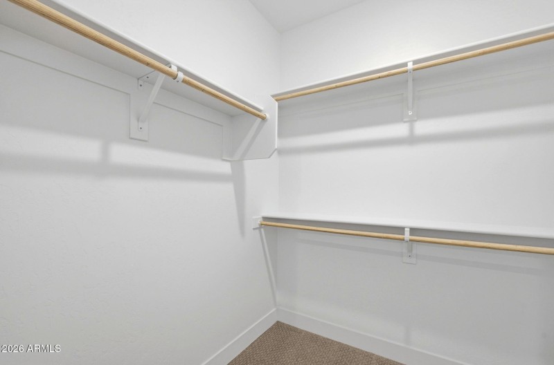 56-Adu - Closet