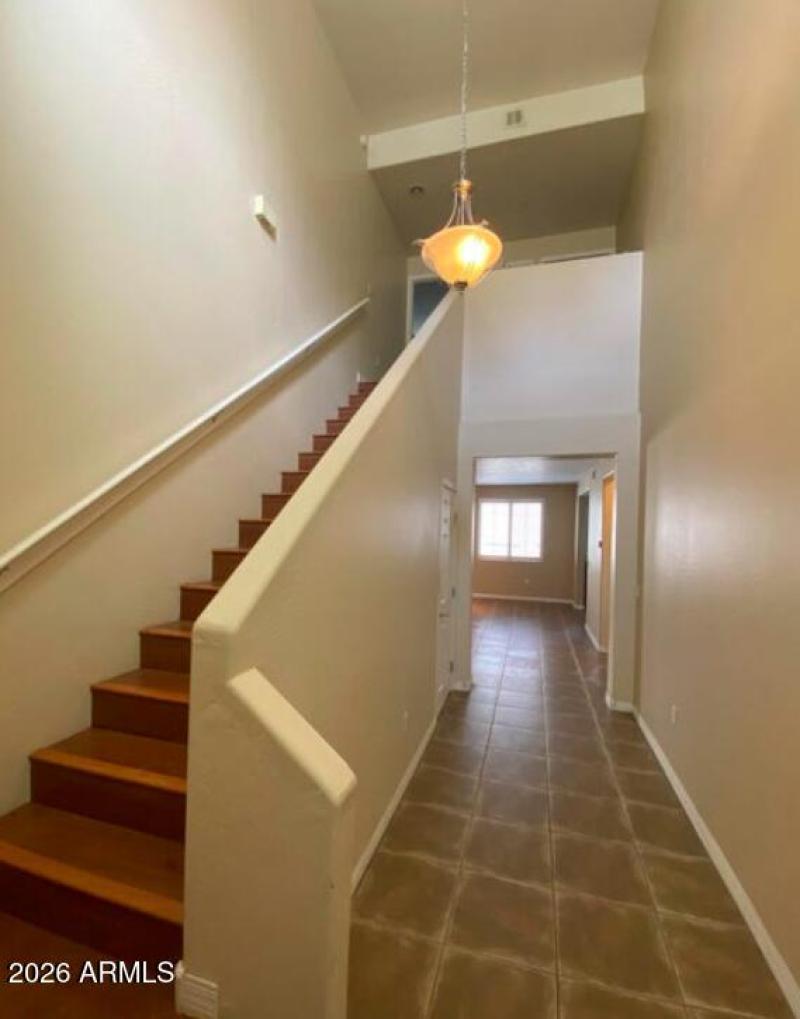 INTERIOR ENTRYWAY