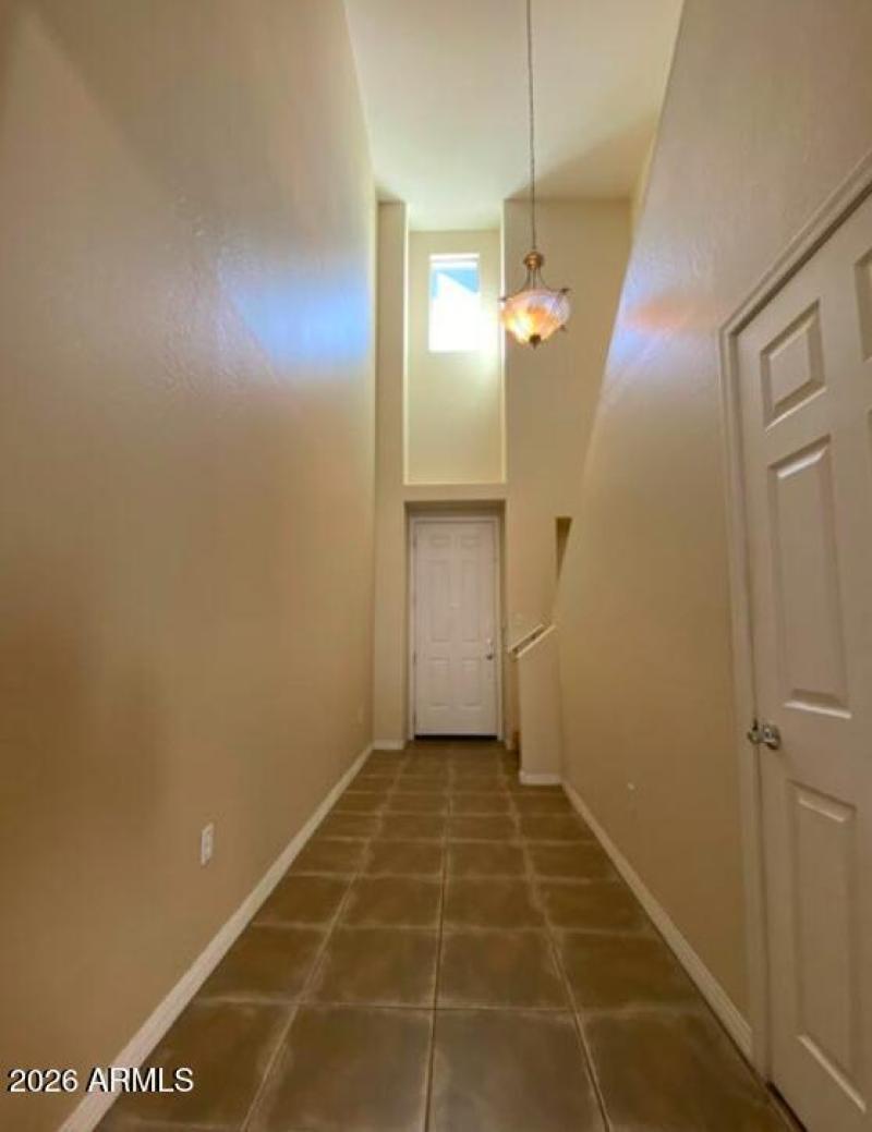 INTERIOR ENTRYWAY