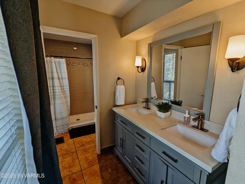 Ensuite Bathroom 1