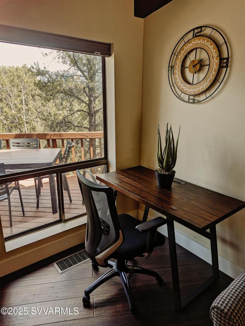 Family Room - Office Nook