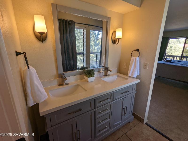 Ensuite Bathroom 1