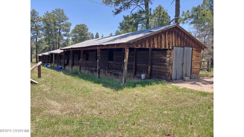 10 Stall Horse Barn/Stable