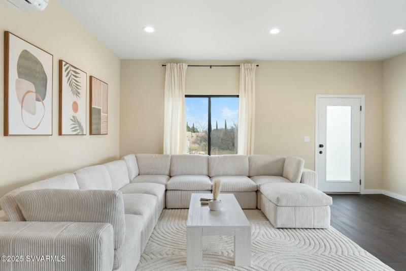 Second living room / game room