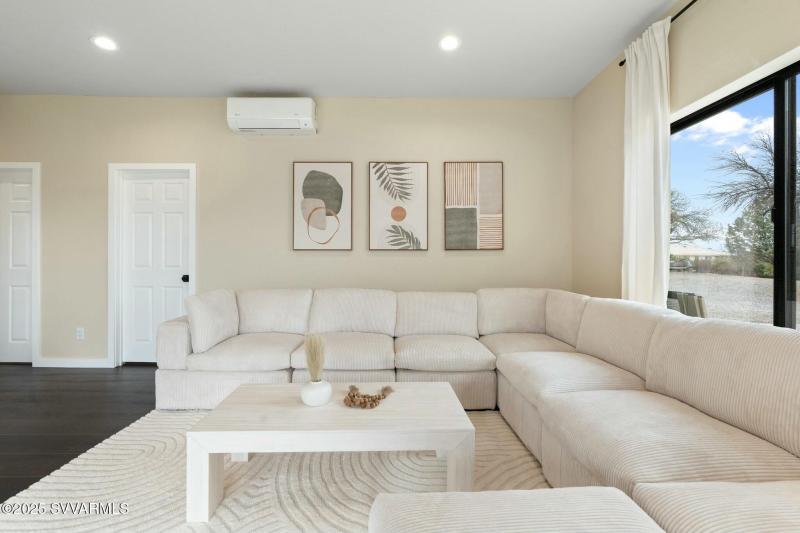 Second living room / game room