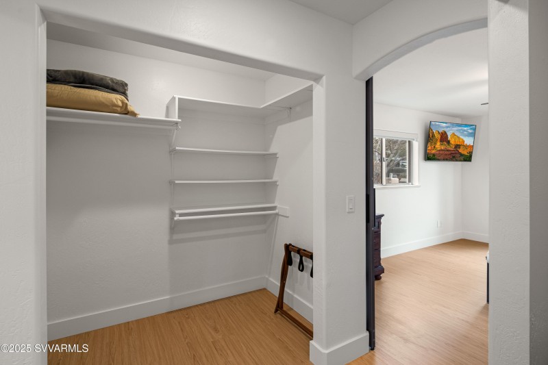 JL_100KaibabWay-interiors-PrimarySuite-0