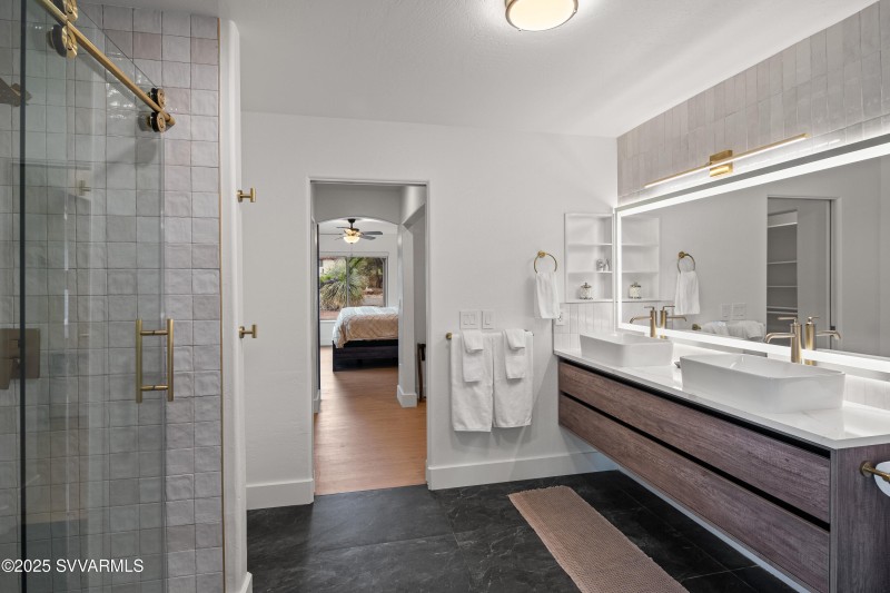 JL_100KaibabWay-interiors-PrimarySuite-0