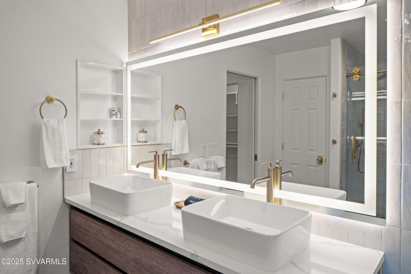 JL_100KaibabWay-interiors-PrimarySuite-0