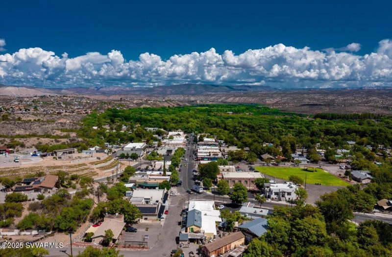 08-20220826-Greg Bernstein-untitled shoo