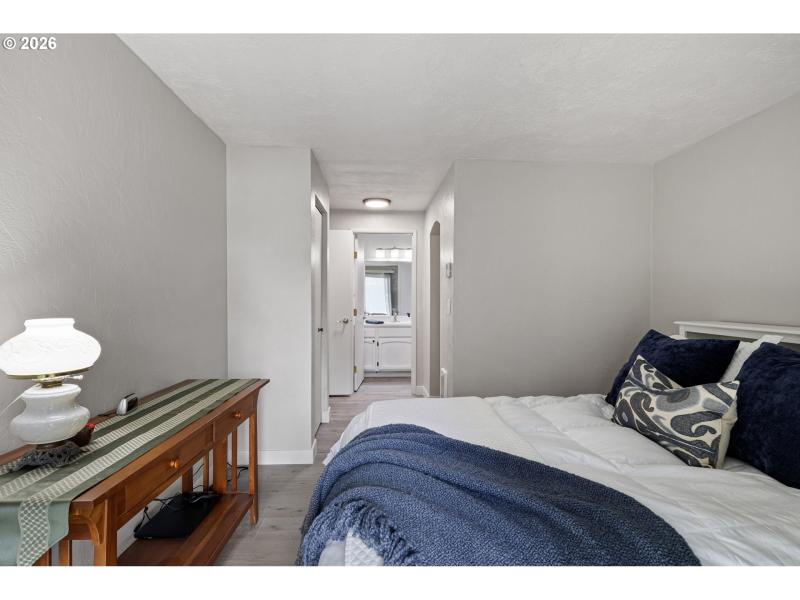 Bedroom, Primary