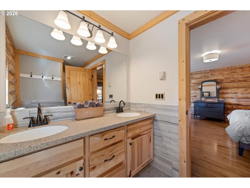 Bathroom, Attached