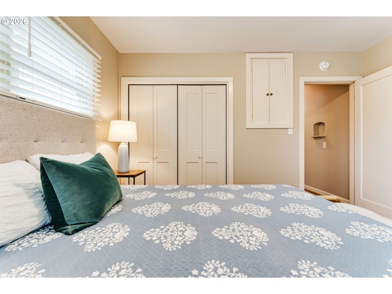 Bedroom, Primary