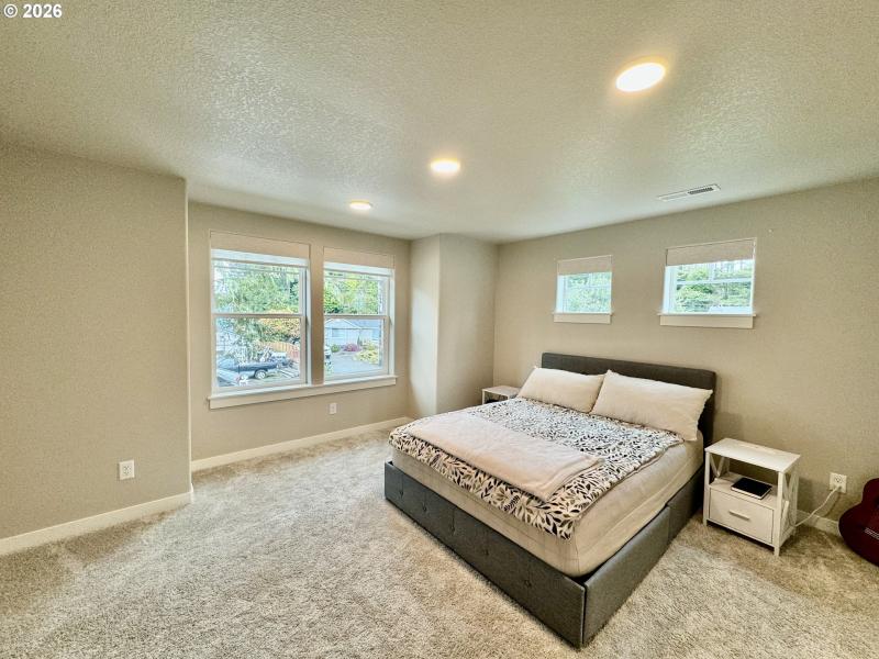 Bedroom, Primary