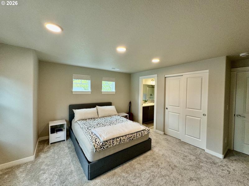 Bedroom, Primary