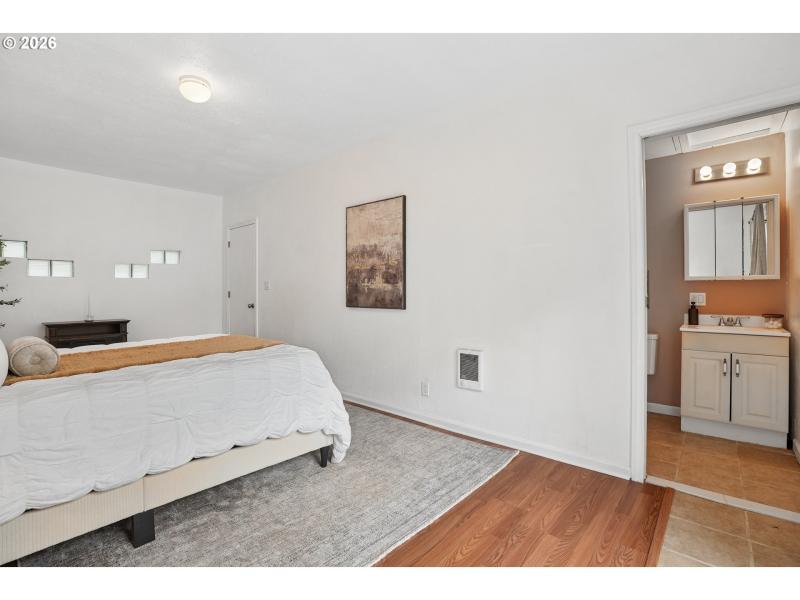 Bedroom, Primary