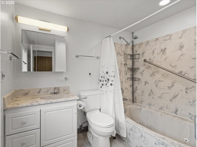 Bathroom, Attached
