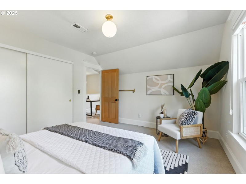 Bedroom, Primary