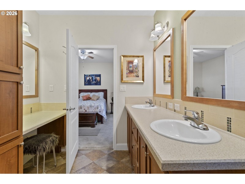 Bathroom, Attached