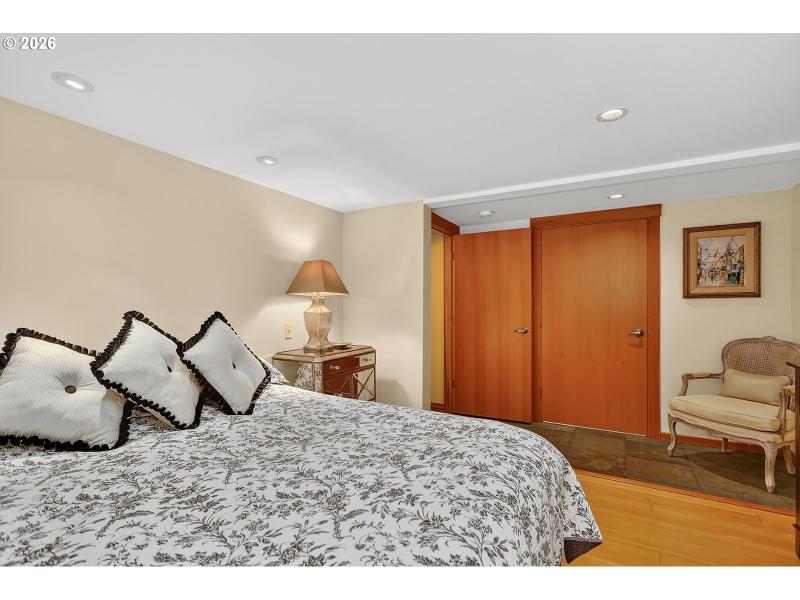 Bedroom, Primary