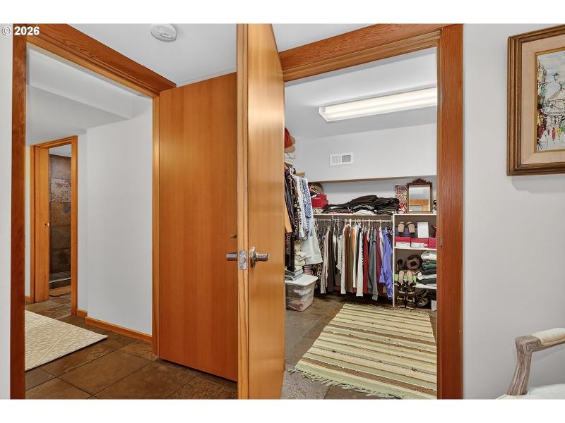 Bedroom, Primary