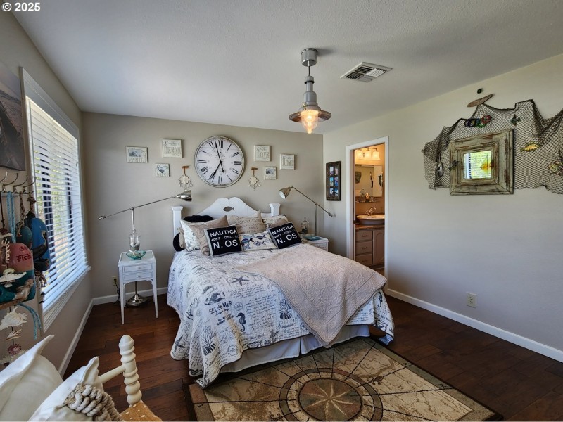 Bedroom, Primary