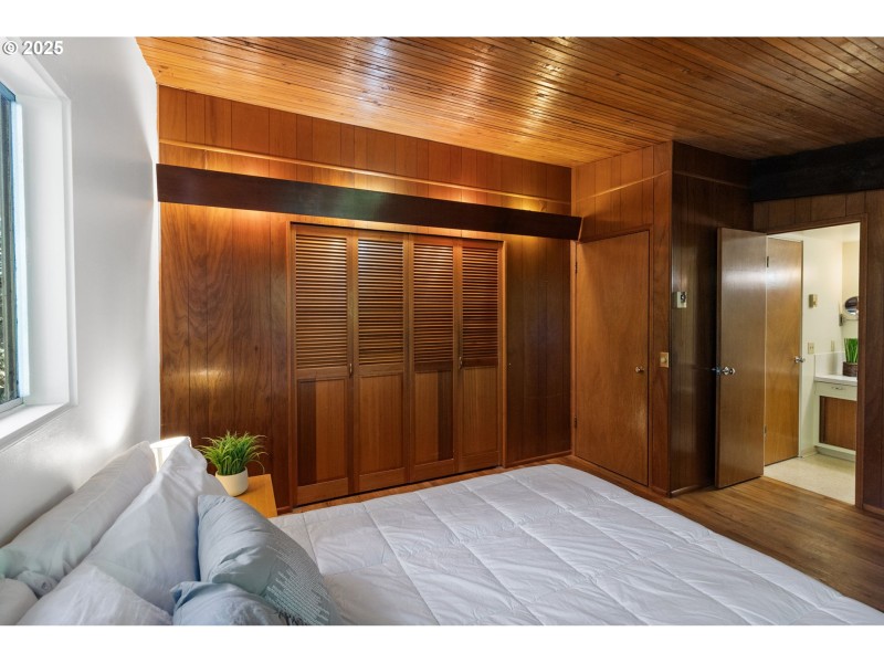 Bedroom, Primary