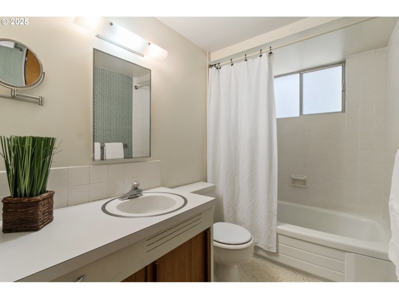 Bathroom, Attached
