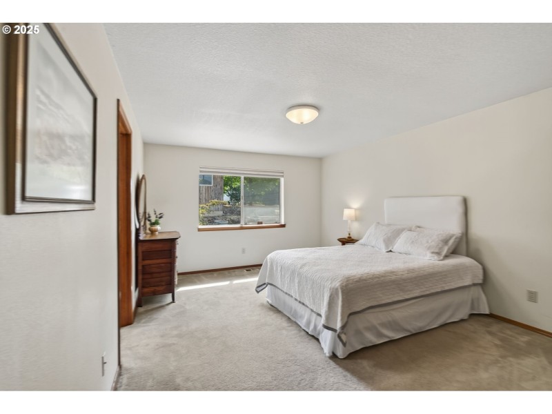 Bedroom, Primary