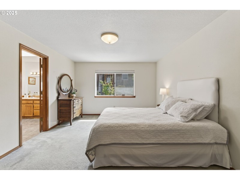 Bedroom, Primary