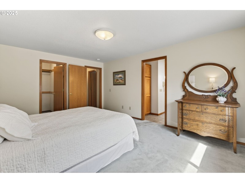 Bedroom, Primary