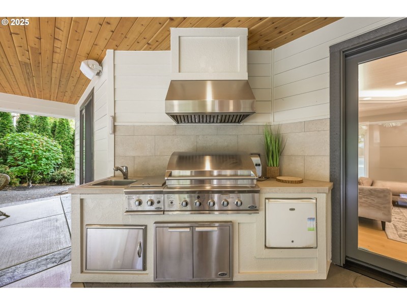 Kitchen/Outside