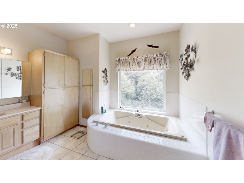 Owner's Suite Bathroom