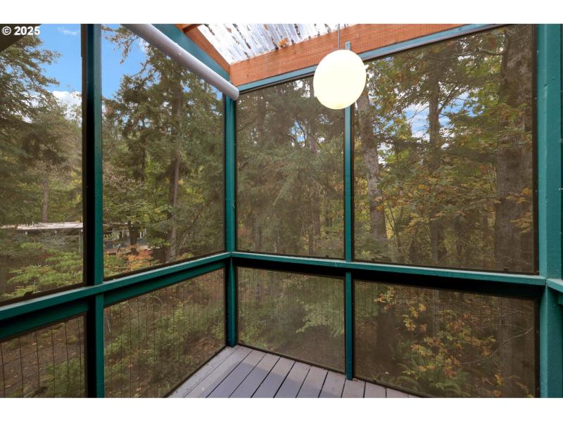 Porch, Screened in