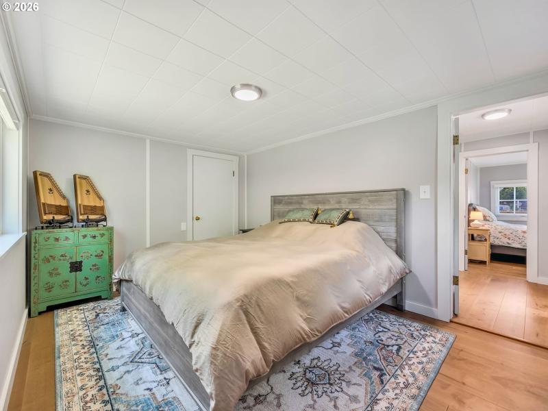 Bedroom, Primary